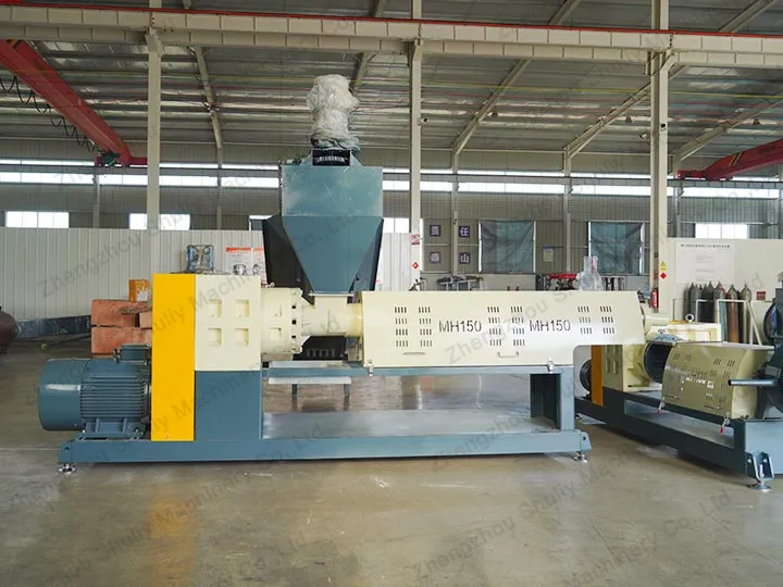 Plastic pelletizing machine