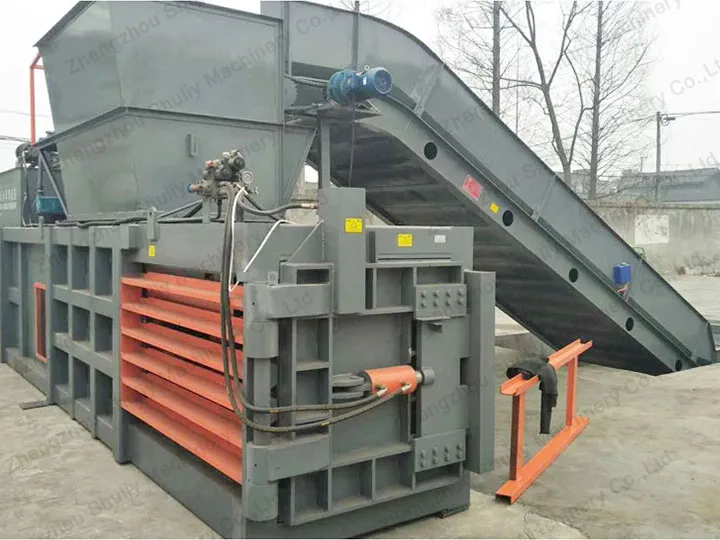 Horizontal baling machine