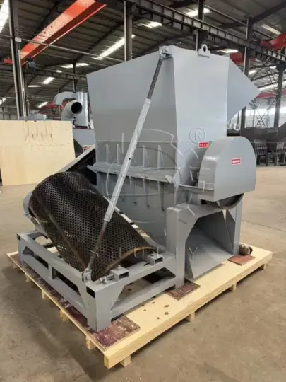 waste plastic crushing machine