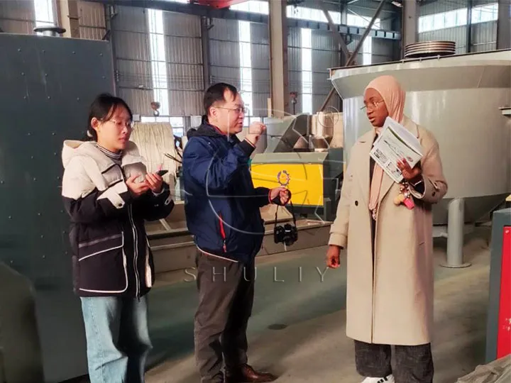 Guinean customer visits extrusion pelletizing machine