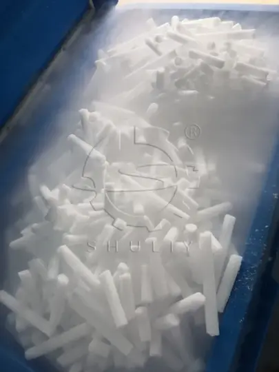 dry ice maker pellets in the dry ice storage box