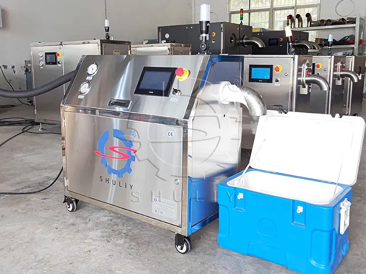 dry ice pelletizer and dry ice box