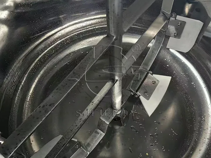 Внутри мешалки