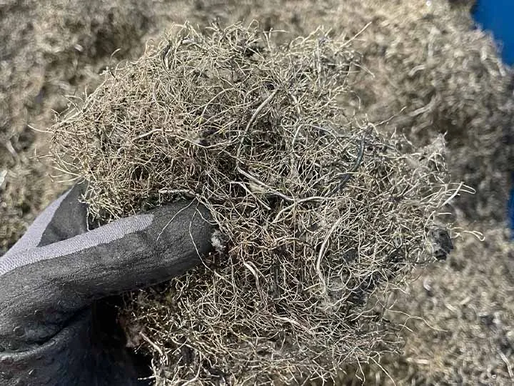 Fine steel wires in tires