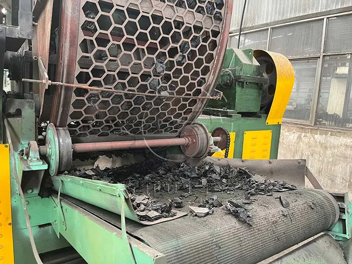 tire shredder discharge